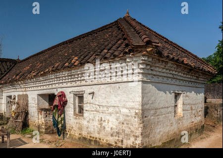 Haus abfallenden Dach Wand, chhapaiya Dorf, Uttar Pradesh, Indien, Asien Stockfoto