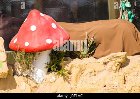 Skulptur Pilz Amanita für Garten Stockfoto