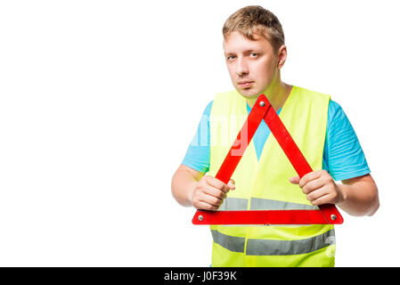 Mann in eine Weste hält in seinen Händen ein emergency Stop-Schild auf einem weißen Hintergrund Stockfoto