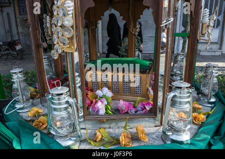 Nachbau des Imam Husayn Grab Ona Straße im Monat Muharram in Kashan, Hauptstadt von Kashan County von Iran Stockfoto