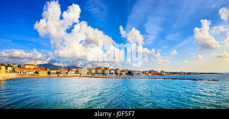 San Vincenzo Strand und Meer Blick. Meer Reisen Reiseziel, Toskana, Italien. Stockfoto