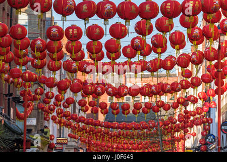 Chinesische Laternen Gerrard Street Chinatown London UK Stockfoto