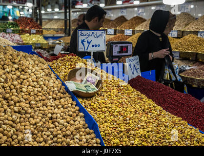 Getrocknete Feigen und Pistazien auf dem Basar in Teheran Stadt, Hauptstadt von Iran und Teheran Provinz Stockfoto