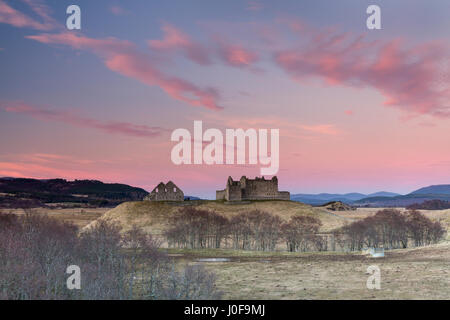 Sonnenuntergang Nachleuchten über Ruthven Barracks Kingussie, Cairngorms Nationalpark Schottland im März 2017 Stockfoto