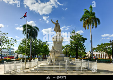 Statue von Jose Marti in Parque Jose Marti, den wichtigsten Platz von Cienfuegos (UNESCO Weltkulturerbe), Kuba. Stockfoto