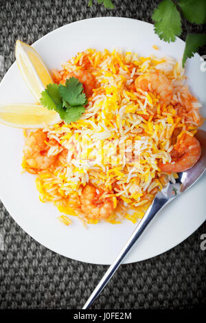 Indische Biryani mit Garnelen Stockfoto