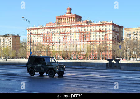 Straßenansicht mit stalinistischen Architektur in Moskau. Stockfoto