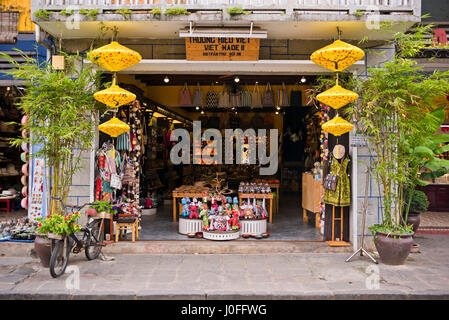 Horizontale Ansicht des Shops in Hoi an, Vietnam. Stockfoto