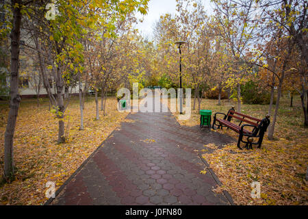 Gasse in Astana, Herbst Stockfoto