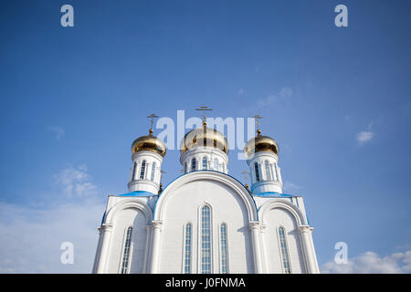 Kirche mit goldenen Kuppeln in Astana, Kasachstan. Stockfoto