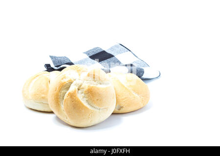 Sterne Miniformat knuspriges Brot in isolierten weißen Hintergrund mit einem aufgegebenen blau Geschirrtuch Stockfoto