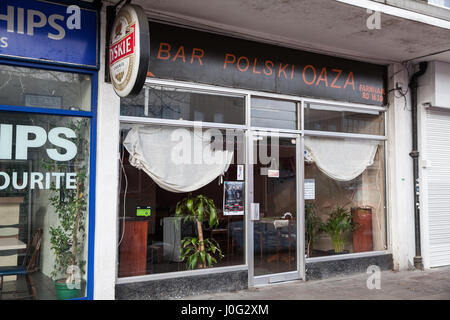 Slough, UK. 1. März 2017. Ein polnischer Shop. Slough hat eines der größten polnischen Gemeinden im Vereinigten Königreich. Stockfoto