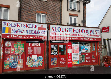 Slough, UK. 1. März 2017. Eine polnische und rumänische Shop. Slough hat eines der größten polnischen Gemeinden im Vereinigten Königreich. Stockfoto