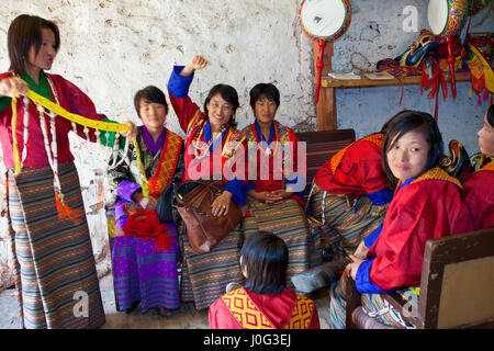 Hinter den Kulissen, Tshechu Festival in Wangdue Phodrang Dzong Wangdi Bhutan Stockfoto