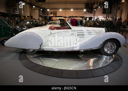 ESSEN, Deutschland - 6. April 2017: Bugatti Typ 57 c Gangloff Roadster Oldtimer auf der Techno Classica Essen Auto Show vorgestellt. Stockfoto