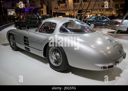 ESSEN, Deutschland - 6. April 2017: Mercedes Benz 300 SLR W196S Uhlenhaut Coupe Oldtimer auf der Techno Classica Essen Auto Show vorgestellt. Stockfoto