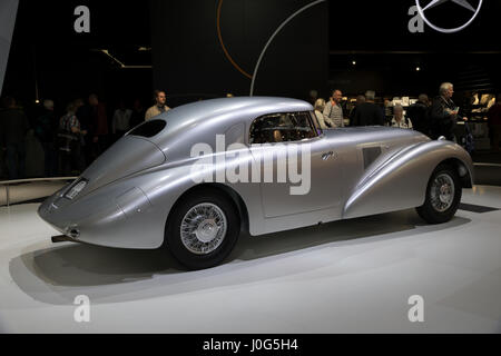 ESSEN, Deutschland - 6. April 2017: 1938 Mercedes Benz 540 K Stromlinienwagen W29 Oldtimer auf der Techno Classica Essen Auto Show vorgestellt. Stockfoto