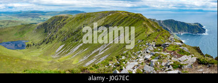 Der Gipfel Grat Slieve League am eines Mannes, der Pass, County Donegal, Irland Stockfoto