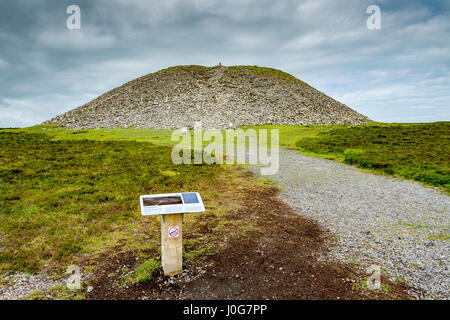 Medb den Cairn auf dem Gipfel des Knocknarea, County Sligo, Irland Stockfoto