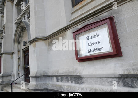 Black lebt Angelegenheit Slogan Schild an einer Unitarian Universalist Kirche, NYC Stockfoto
