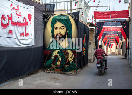 Porträt von Imam Husayn ibn Ali während Muharram Monat auf einer Straße der Altstadt in Kashan, Hauptstadt von Kashan County von Iran Stockfoto