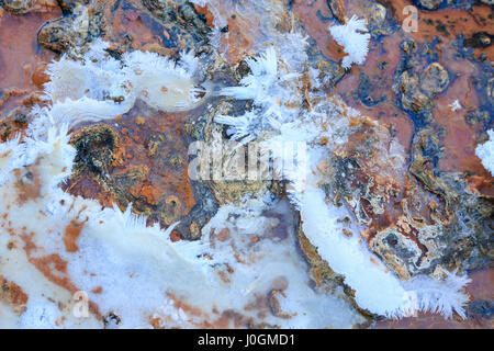 Textur Wasseroxidation, Narzans in den Nordkaukasus, Russland. Stockfoto