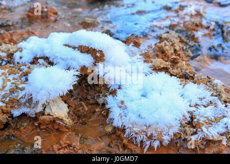 Textur Wasseroxidation, Narzans in den Nordkaukasus, Russland. Stockfoto