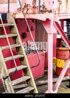 Rusty Metall und Peeling Paint Detail im Norden Carr Feuerschiff City Quay in Dundee, Schottland Stockfoto