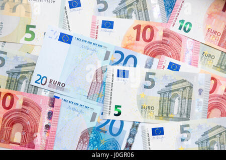 Euro Bargeld - fünf Euro zehn Euro zwanzig Euro Banknoten Stockfoto