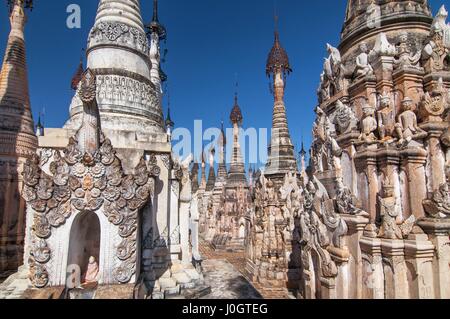 Kakku Pagoden sind fast 2500 schöne Stein Stupas, die versteckt in einem abgelegenen Gebiet von Myanmar in der Nähe der Inle See. Dieser heilige Ort ist auf dem Gebiet der t Stockfoto