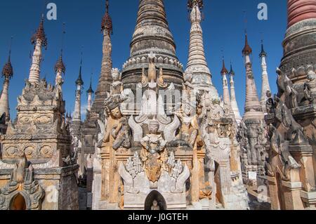 Kakku Pagoden sind fast 2500 schöne Stein Stupas, die versteckt in einem abgelegenen Gebiet von Myanmar in der Nähe der Inle See. Dieser heilige Ort ist auf dem Gebiet der t Stockfoto