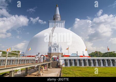 Ruwanweliseya, Maha Thupa oder große Stupa, UNESCO-Weltkulturerbe, Anuradhapura, Sri Lanka, Asien Stockfoto