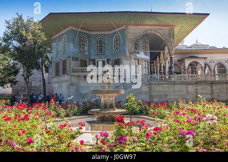 Bagdad-Pavillon im Garten des ausgedehnten komplexes, das Istanbul Topkapi Palast Museum Istanbul, Türkei Stockfoto