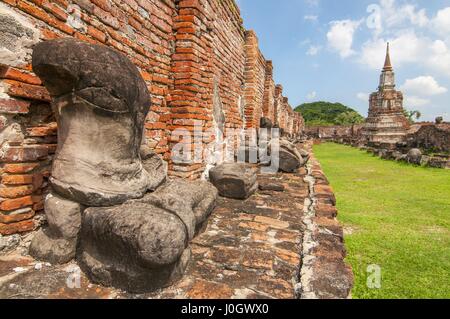 Kopflose Buddhastatuen im Wat Mahathat, Ayutthaya, Thailand Stockfoto