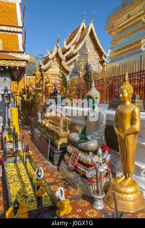 Smaragd-Buddha-Statue im Wat Phrathat Doi Suthep, eine hoch verehrten buddhistischen Tempel in Chiang Mai, Thailand. Stockfoto