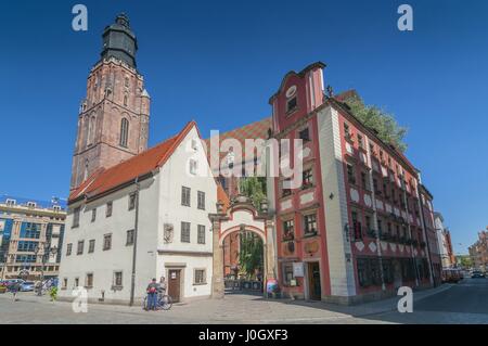 JAS und Malgosia (Johnny und Mary) Miniatur-Häuser und St. Elizabeth Church in Breslau, Schlesien, Polen. Stockfoto