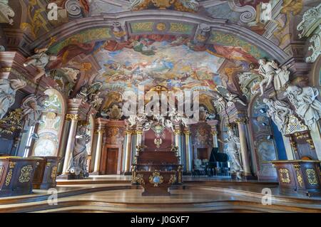 Innenansicht der Universität Breslau und herrliche Dekoration der Aula Leopoldina, Polen. Stockfoto