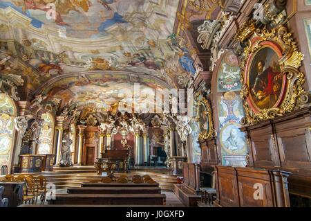 Innenansicht der Universität Breslau und herrliche Dekoration der Aula Leopoldina, Polen. Stockfoto