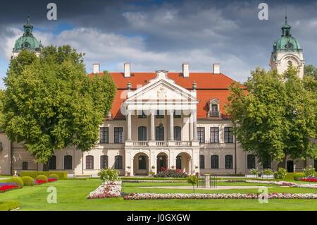 Palast und Garten Kozlowka, Zamoyski Residenz, Polen. Stockfoto