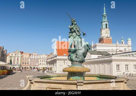 Rathaus und Neptun-Brunnen am Marktplatz in Poznan, Polen. Stockfoto