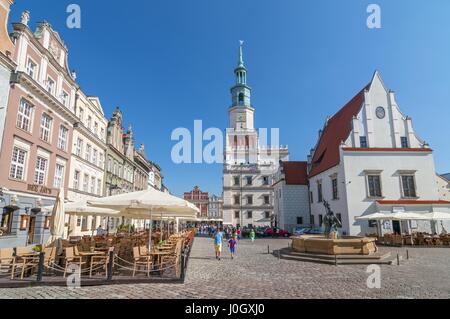 Rathaus und Neptun-Brunnen am Marktplatz in Poznan, Polen. Stockfoto