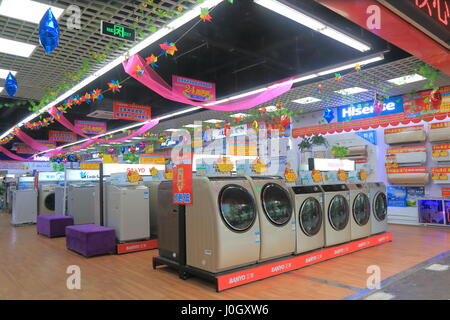Elektrogerät Shop vertreibt moderne Waschmaschine in Guilin China. Stockfoto
