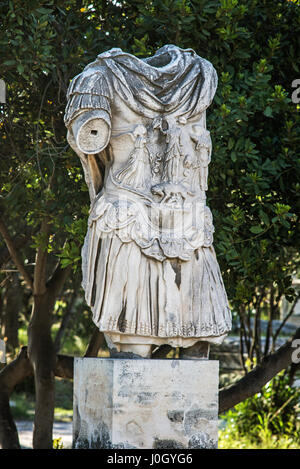 Statue des Kaisers Hadrian im antiken Roman Agora, Athen, Griechenland Stockfoto