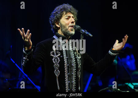 Mailand Italien. 12. April 2017. Max Gazze "live auf der Bühne in Mailand, Italien. Bildnachweis: Rodolfo weitertransferiert/Alamy Live-Nachrichten Stockfoto