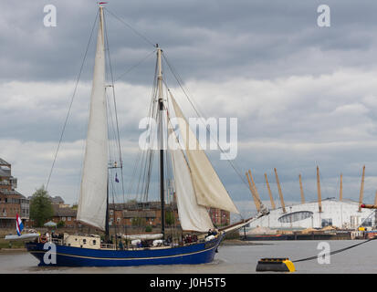 Greenwich, London, UK. 13. April 2017. Eine Flotte von Großseglern angekommen auf der Themse in Greenwich und Woolwich für eine Regatta am Osterwochenende vor dem Start des Rennens hoch Schiffe nach Quebec. Das Festival gipfelt in einer Parade des Segels flussabwärts am Ostersonntag. Rob Powell/Alamy Live-Nachrichten Stockfoto