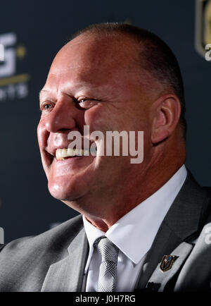 13. April 2017 spricht nach eingeführt als Cheftrainer der Vegas goldene Ritter während einer Pressekonferenz am T-Mobile Arena am 13. April 2017 in Las Vegas, Nevada - Las Vegas, Nevada, USA - Gerard Gallant. (Bild Kredit: © David Becker über ZUMA Draht) Stockfoto