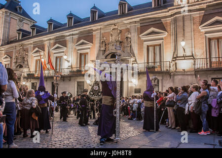 Madrid, Spanien. 13. April 2017. In die Karwoche, Prozession der La Macarena auf den Straßen-Kredit: Alberto Sibaja Ramírez/Alamy Live-Nachrichten Stockfoto