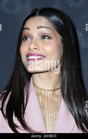 Beverly Hills, CA, USA. 13. April 2017. LOS ANGELES - 13 APR: Freida Pinto bei der Guerilla ''-'' FYD Veranstaltung bei der Writer Guild von Amerika Theater am 13. April 2017 in Beverly Hills, CA Credit: Hpa / via ZUMA Draht/ZUMA Draht/Alamy Live-Nachrichten Stockfoto