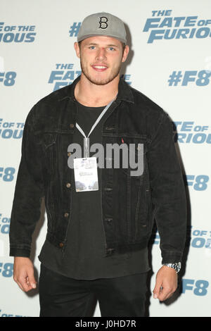 Thomas Burgess, kommt Tom Burgess auf dem roten Teppich für die Sydney-Premiere von The Fate of the Furious Hoyts, das Vergnügungsviertel, Moore PA Stockfoto