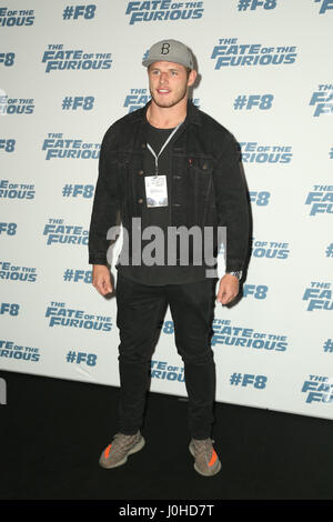 Thomas Burgess, kommt Tom Burgess auf dem roten Teppich für die Sydney-Premiere von The Fate of the Furious Hoyts, das Vergnügungsviertel, Moore PA Stockfoto